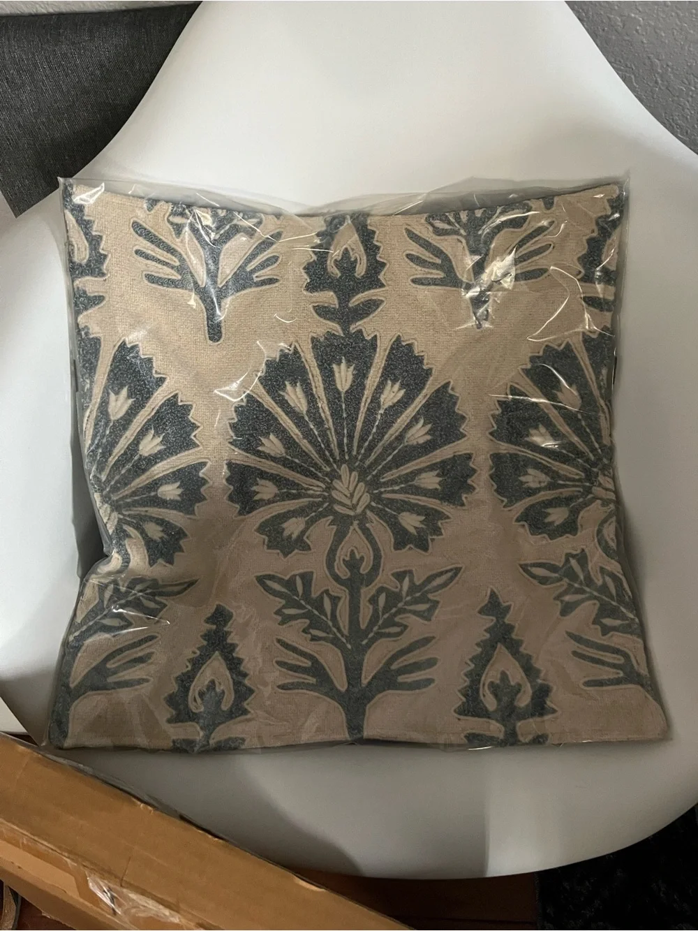 Pottery Barn Bloom Embroidered Cream Pillow Covers (18x18) Set of 4.